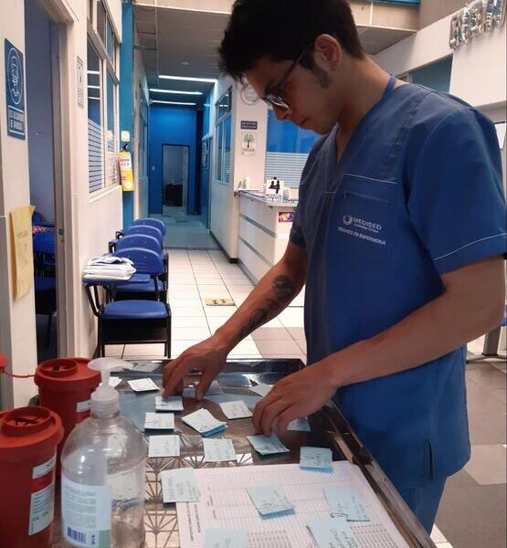 joven técnico laboral