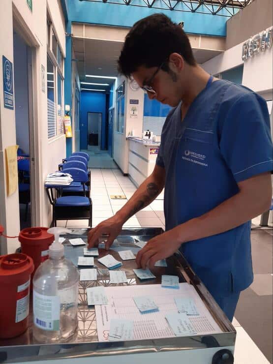 joven técnico laboral