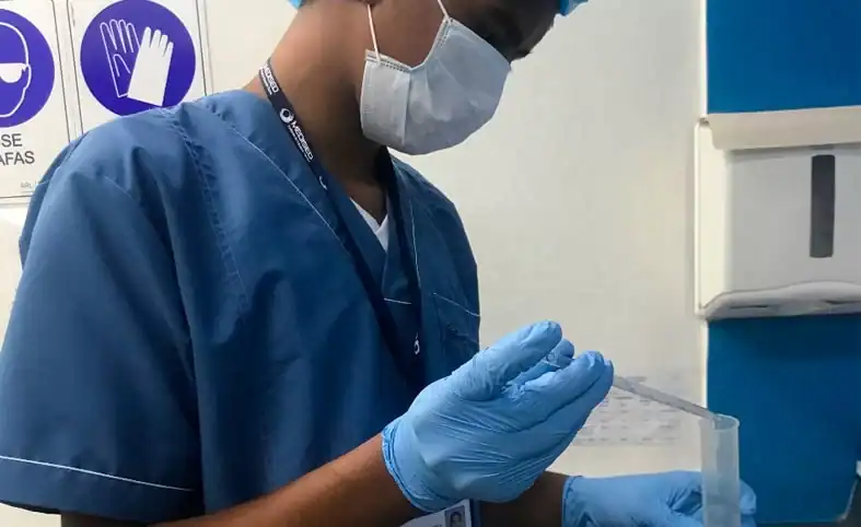 auxiliar en salud pública